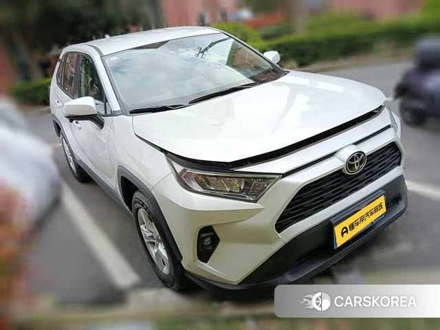 Toyota RAV4 2023 Белый из Китая, фото 2