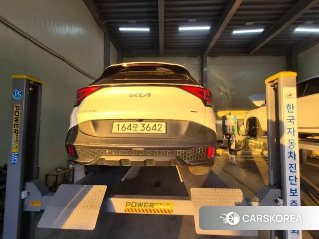 Kia Sportage 5th Generation Hybrid 2021 Белый из Кореи, фото 2