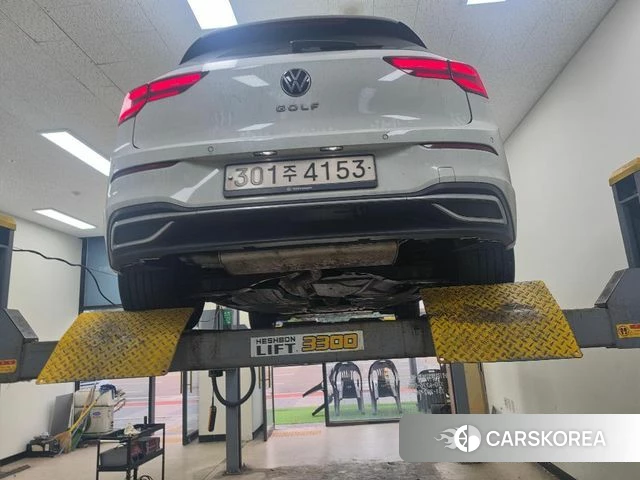 Volkswagen Golf 8th Generation 2022 Белый из Кореи, фото 2