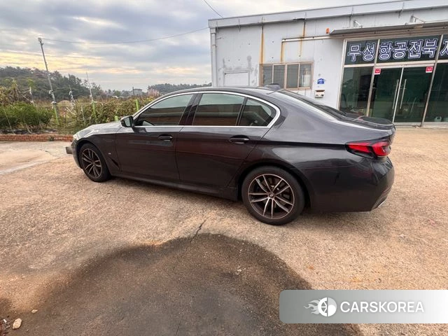 BMW 5 Series (G30) 2023 Серый из Кореи, фото 2