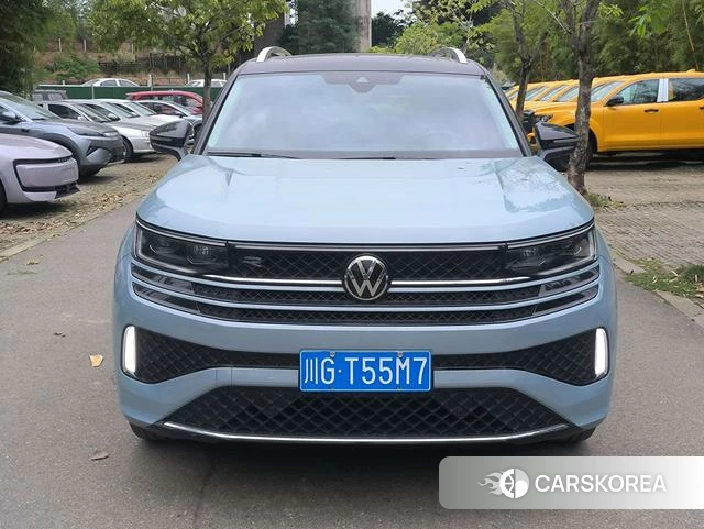 Volkswagen Tavendor 2023 Синий из Китая, фото 3