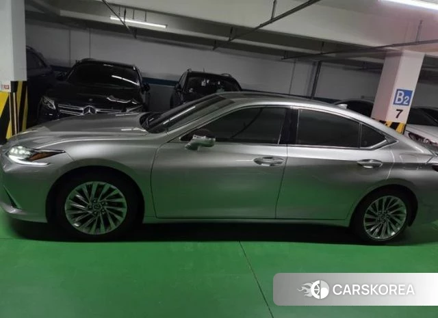 Lexus ES300h 7th generation 2024 Серебристо-серый из Кореи, фото 2