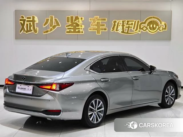 Lexus ES 2021 Серебристо-серый из Китая, фото 3