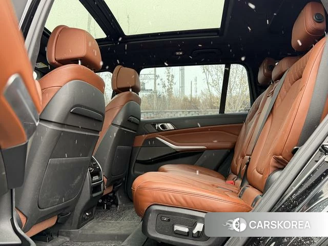 BMW X7 2021 Черный из Китая, фото 2