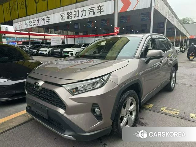 Toyota RAV4 2021 Шампань из Китая, фото 2