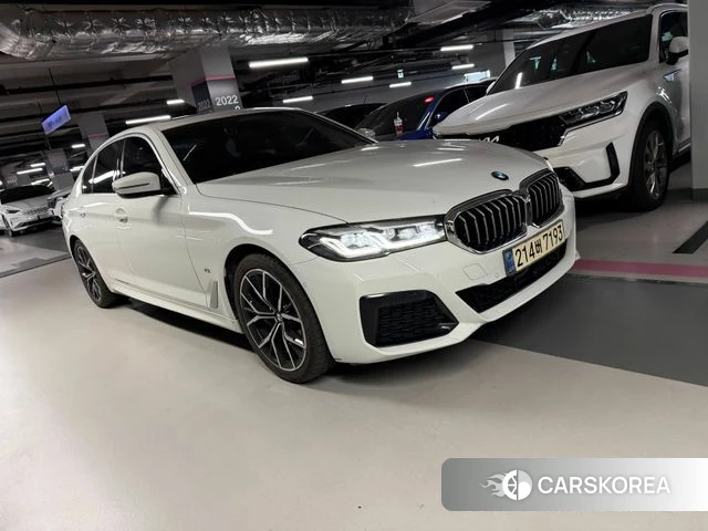BMW 5 Series (G30) 2022 Белый из Кореи, фото 2