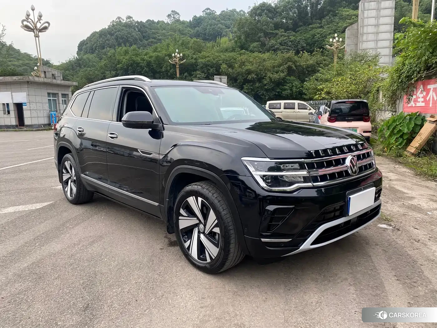 Volkswagen Touareg 2024 Черный из Китая, фото 2