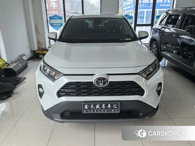 Toyota RAV4 2023 Белый из Китая, фото 2