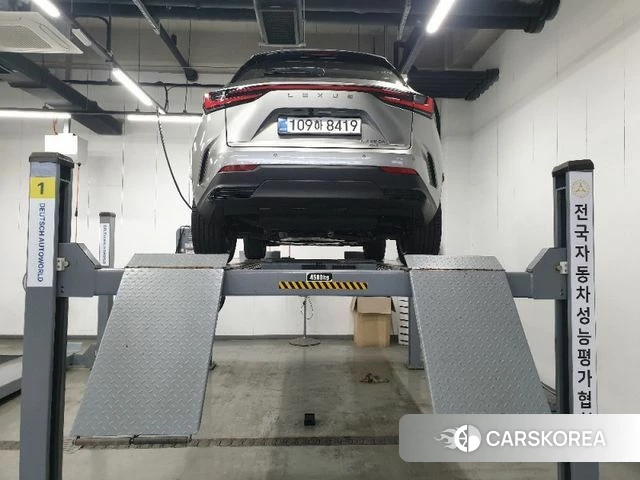 Lexus NX350h Second generation 2026 Серебристо-серый из Кореи, фото 2