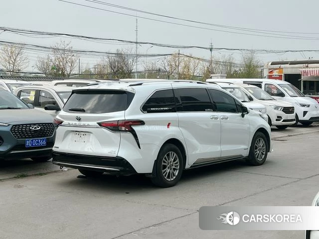 Toyota Sienna 2023 Белый из Китая, фото 2