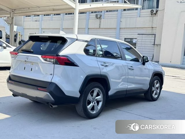 Toyota RAV4 2021 Серебристо-серый из Китая, фото 2