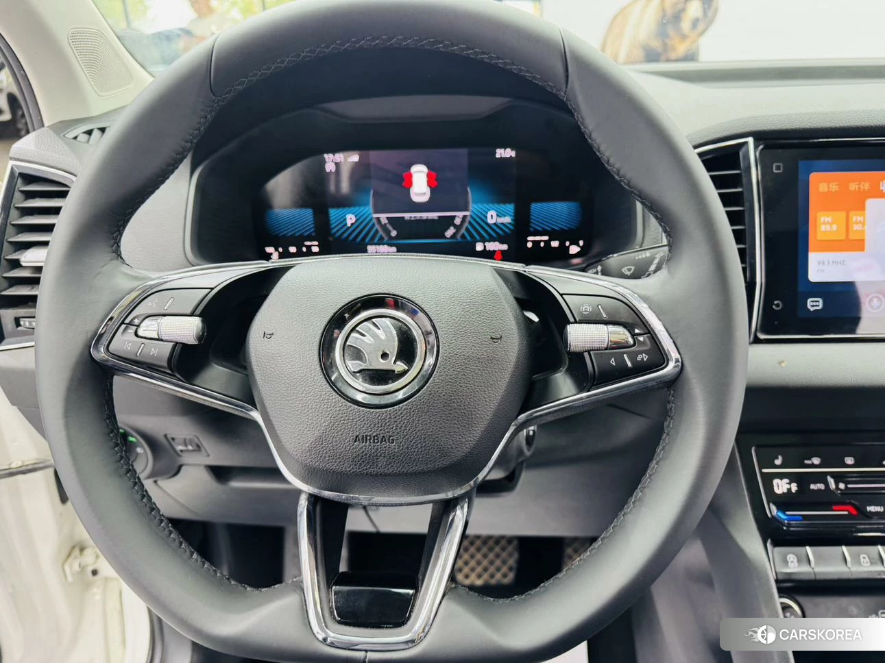 Skoda Karoq 2023 Белый из Китая, фото 5