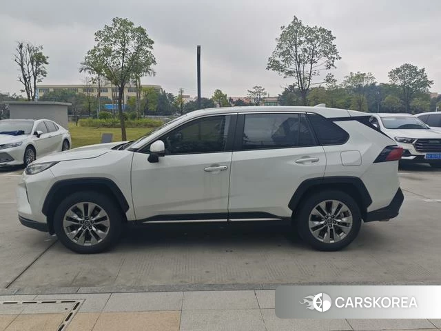 Toyota Wildlander 2022 Белый из Китая, фото 2