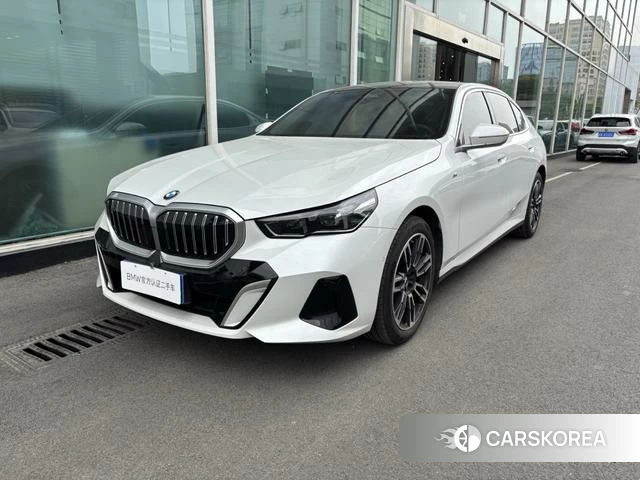 BMW 5 series 2025 Белый из Китая, фото 2