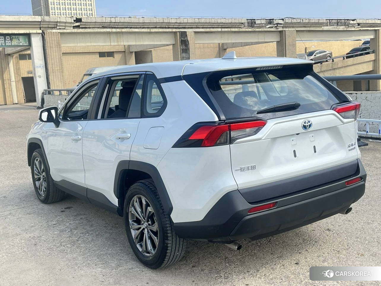 Toyota RAV4 2023 Белый из Китая, фото 2