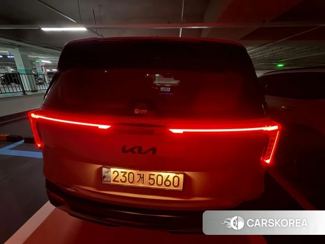 Kia The New Carnival 4th Generation 2024 Серебристо-серый из Кореи, фото 2