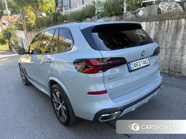 BMW X5 (G05) 2024 Светло-серебряный цвет из Кореи, фото 3
