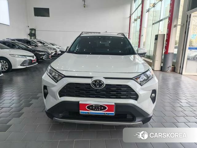 Toyota RAV4 2021 Белый из Китая, фото 2