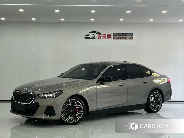 BMW i5 2025 Шампань из Китая, фото 2