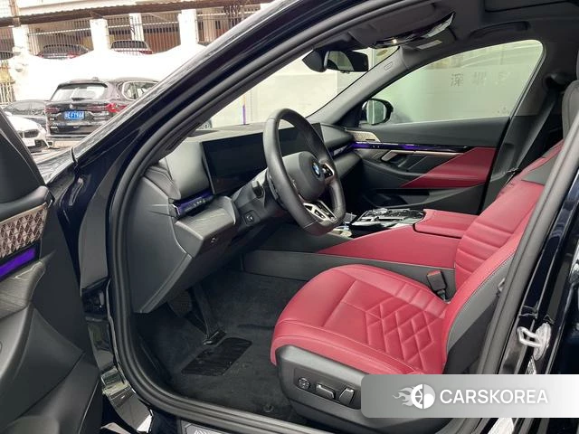 BMW 5 series 2025 Черный из Китая, фото 2