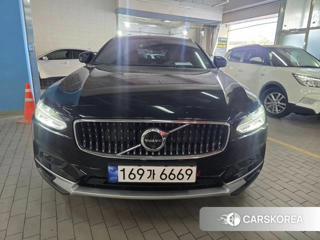 Volvo V90 Cross-Country 2024 Черный из Кореи, фото 2