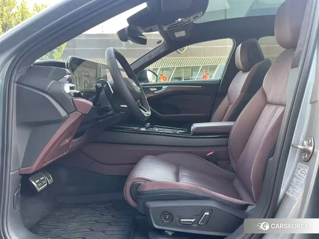 Audi A6L 2026 Silver/gray из Китая, фото 2
