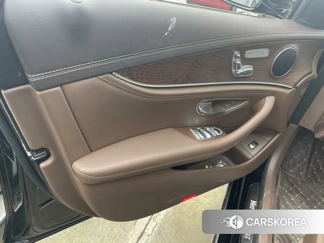 Mercedes-Benz E-Class 2023 Черный из Китая, фото 2