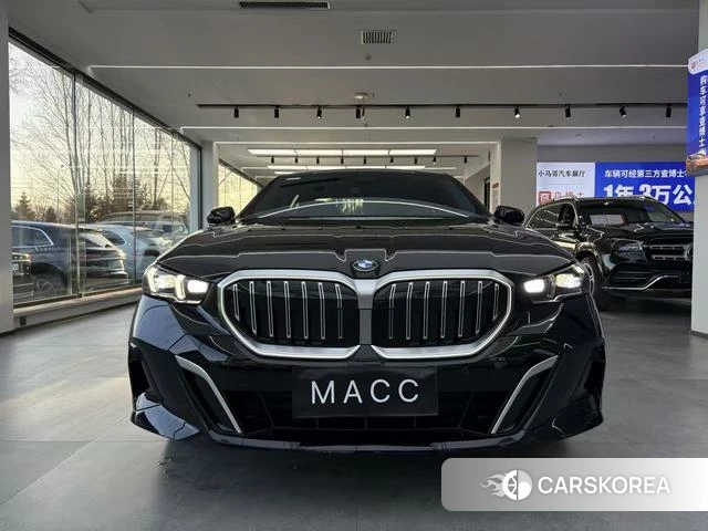 BMW 5 series 2025 Черный из Китая, фото 2