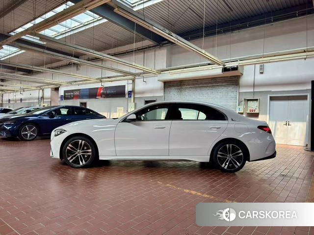 Mercedes-Benz C-class 2024 Белый из Китая, фото 2