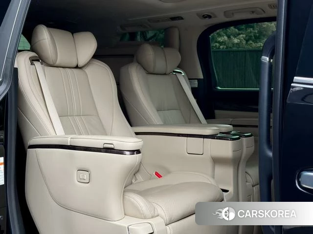 Toyota Alphard 2021 Черный из Китая, фото 6