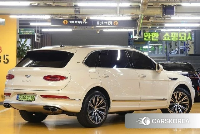 Bentley Bentayga 2024 Жемчужный цвет из Кореи, фото 2