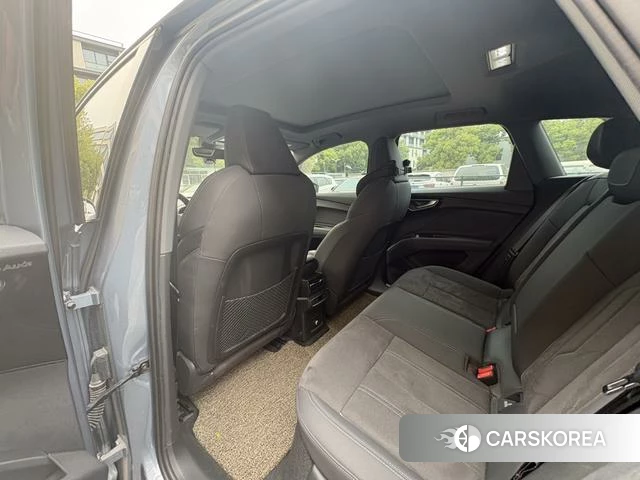 Audi Q4 2023 Синий из Китая, фото 2