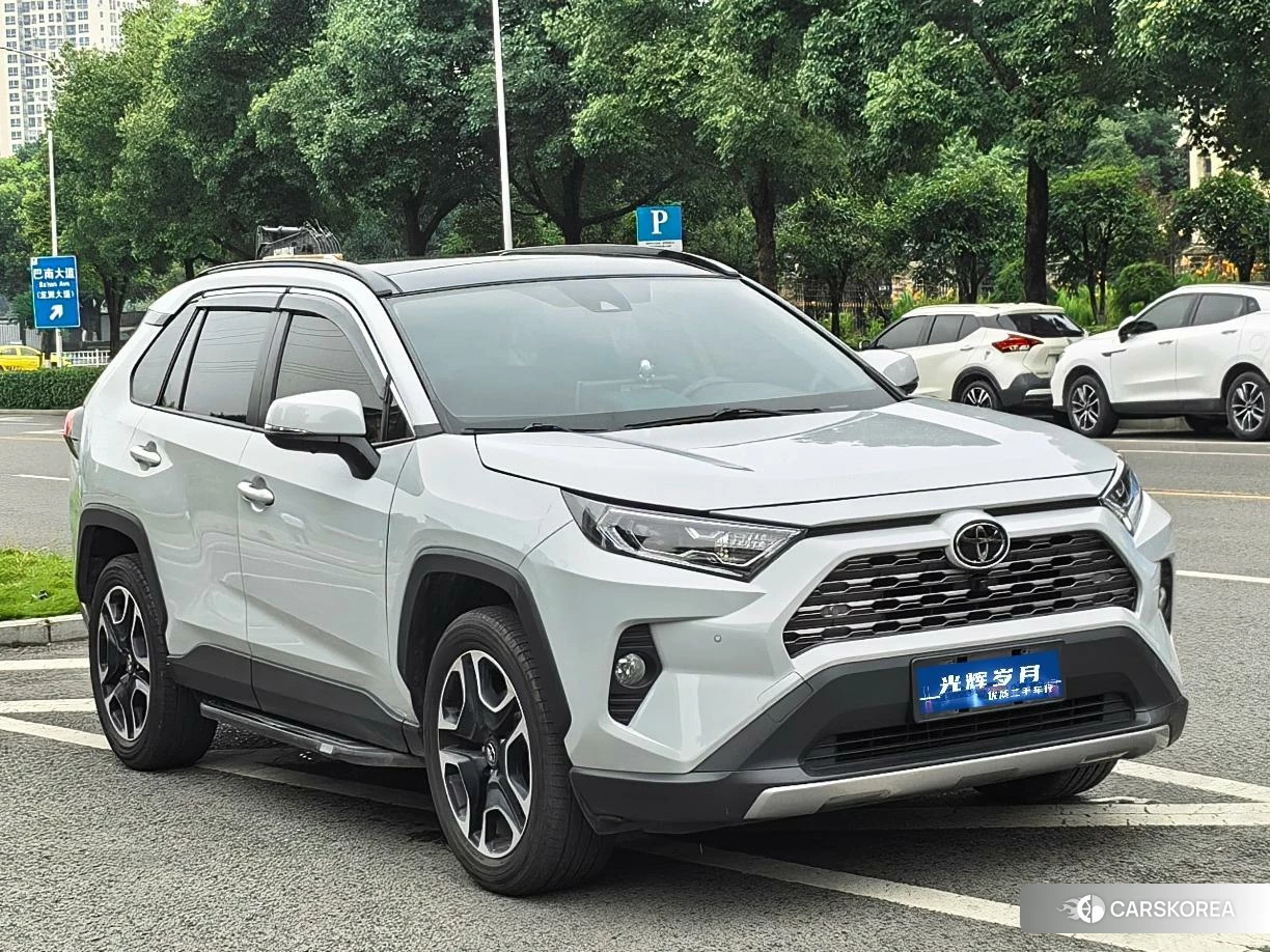 Toyota RAV4 2019 Серебристо-серый из Китая, фото 5