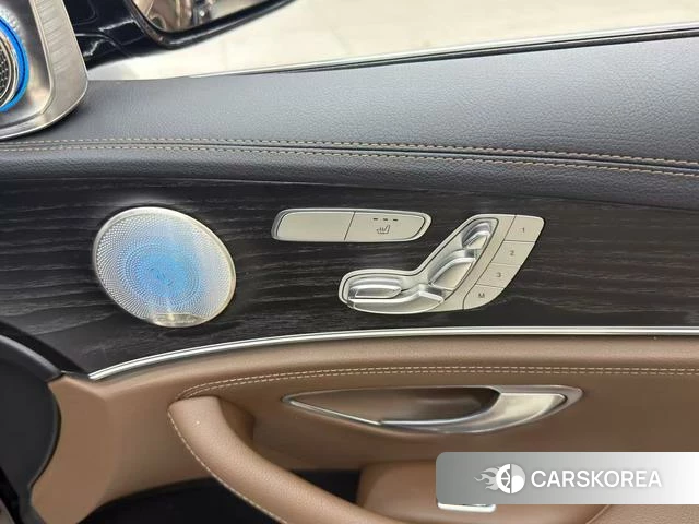 Mercedes-Benz E-Class 2021 Черный из Китая, фото 2