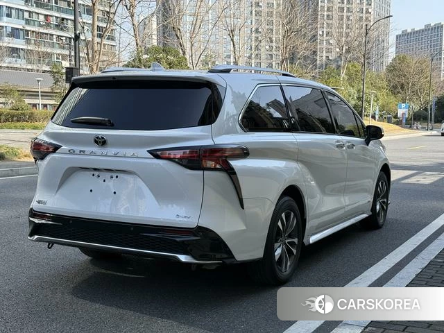 Toyota Granvia 2024 Белый из Китая, фото 5