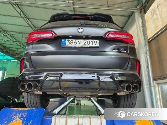 BMW X5M (G05) 2021 Черный из Кореи, фото 2