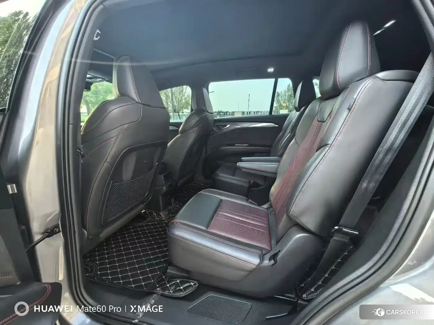 Audi Q5L 2022 Silver/gray из Китая, фото 2