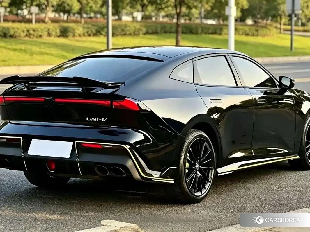 Chang'an Changan UNI-V 2022 Черный из Китая, фото 2