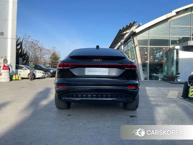Audi Q6L 2025 Черный из Китая, фото 3
