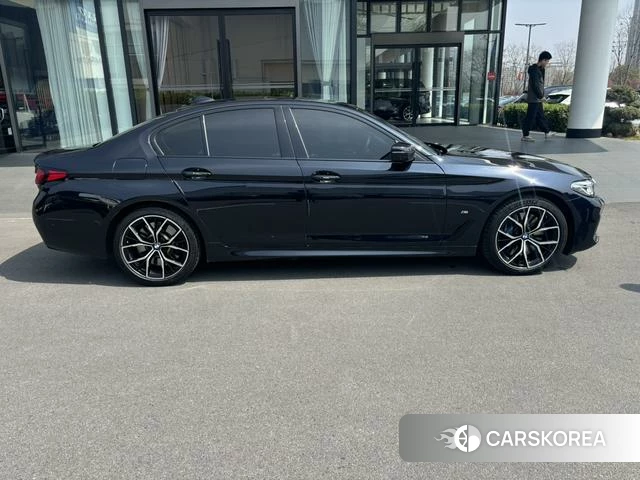 BMW 5 series 2023 Черный из Китая, фото 2