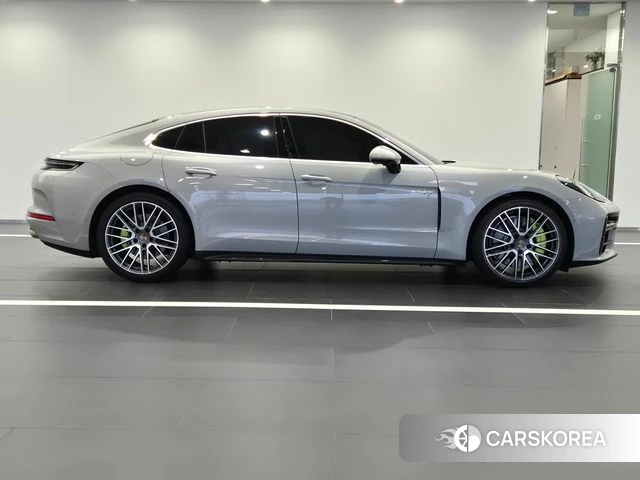 Porsche Panamera (976) 2024 Серебристо-серый из Кореи, фото 2
