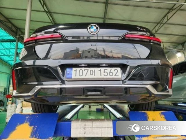 BMW 7 Series (G70) 2023 Черный из Кореи, фото 2