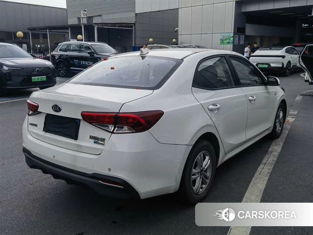 Kia Forte 2021 Белый из Китая, фото 2