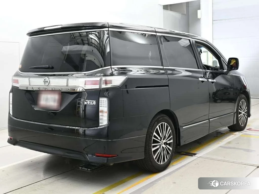 Nissan Elgrand 2021 из Японии, фото 2