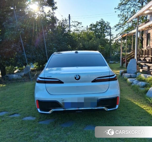 BMW 7 Series (G70) 2025 Белый из Кореи, фото 2