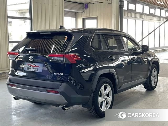 Toyota RAV4 2021 Черный из Китая, фото 2