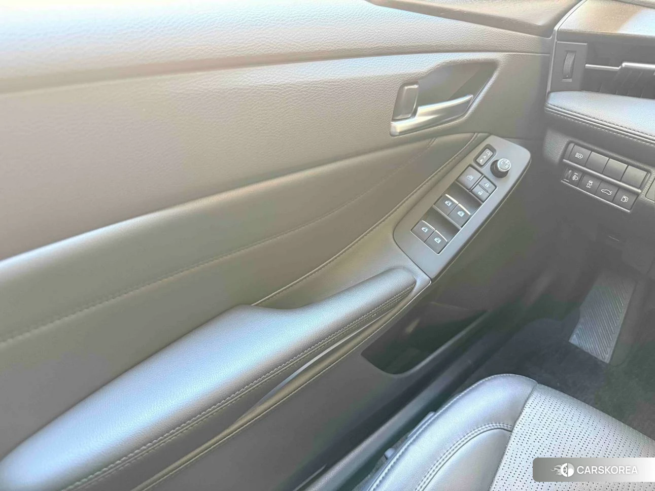 Toyota Avalon 2022 Серебристо-серый из Китая, фото 2
