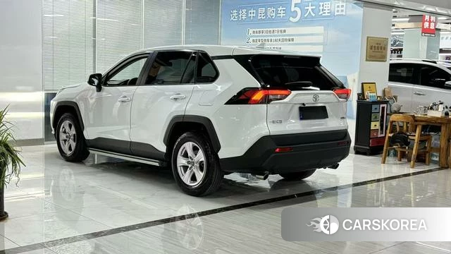 Toyota RAV4 2024 Белый из Китая, фото 3