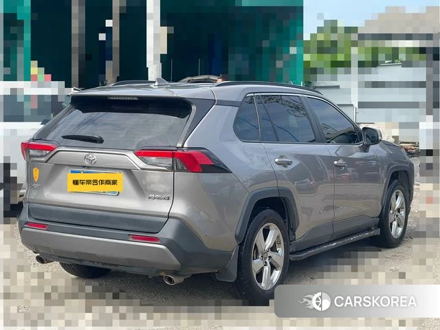 Toyota RAV4 2021 Серебристо-серый из Китая, фото 2