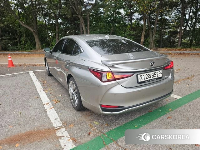 Lexus ES300h 7th generation 2024 Песочный из Кореи, фото 2